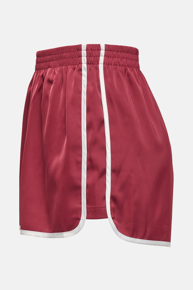 Rode short van ONLY met witte bies aan de zijkanten en een elastische tailleband.
