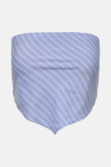 Blauwe mouwloze blouse van ONLY, met een gestreept patroon.
