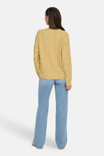 Sweat-shirt à col rond de ONLY, avec un motif côtelé, associé à un jean bleu.