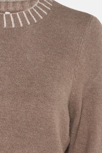 Gilet beige avec col rond de ONLY, avec une ligne de col rayée.