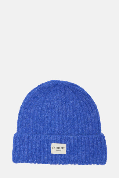 Casquette bleue ONLY, avec structure en maille et un étiquette avec du texte.