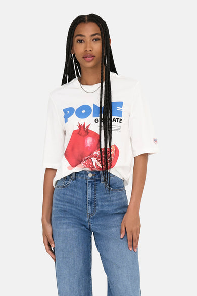 Wit T-shirt met korte mouwen van ONLY, met een print van een granaatappel en blauwe letters.
