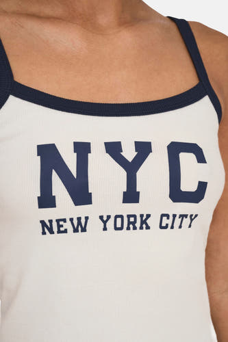 Witte top van ONLY, met donkerblauwe rand en NYC-tekst print