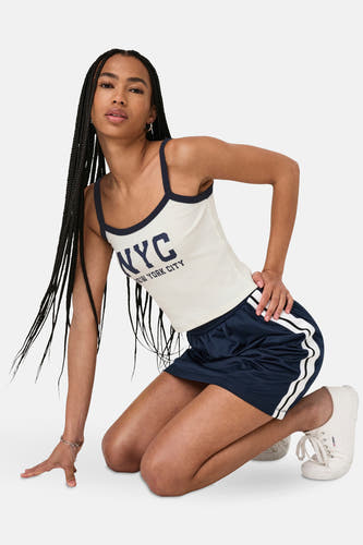 Witte top van ONLY met marineblauwe accenten en "NYC New York City" tekstprint.
