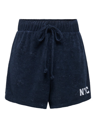Blauwe short van ONLY, met trekkoord en witte 'NYC' letters op de pijp.
