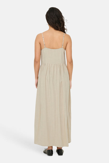 Robe sans manches beige de JDY, avec des fines rayures verticales et des rubans spaghetti, vue de derrière.