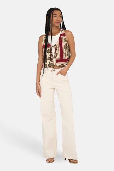 Multikleurige blouse zonder mouwen van ONLY, met een opvallend paisley motief en een knoopdetail.