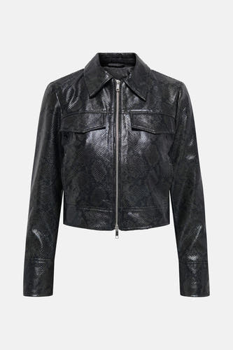 Manteau court vert d'ONLY, avec imprimé serpent et longues manches, vu de l'arrière.
