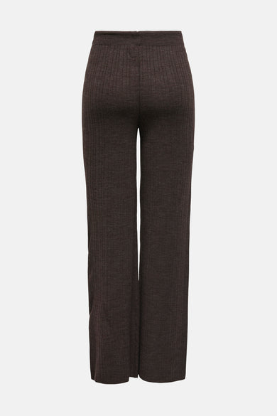 Bruine broek van ONLY met een ribgebreide textuur, gezien van achteren.

