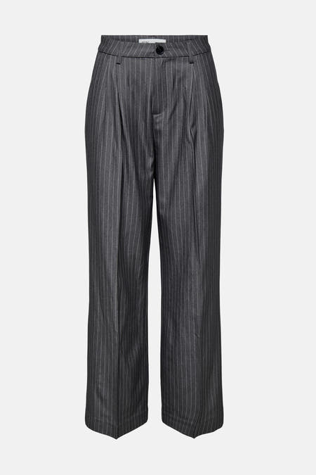 Grijze broek van JDY met krijtstreep en wijde pijpen.
