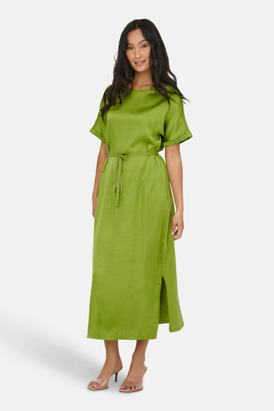 Groene jurk met korte mouwen van JDY, met een ceintuur en een zijsplit.