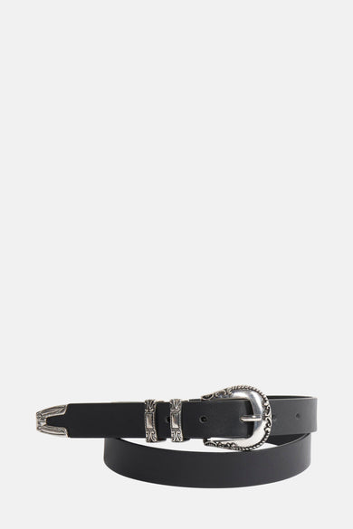 Ceinture noire ONLY avec boucle argentée et détails élégants.