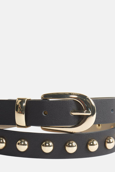 Zwarte riem van ONLY, met gouden gesp en studs.
