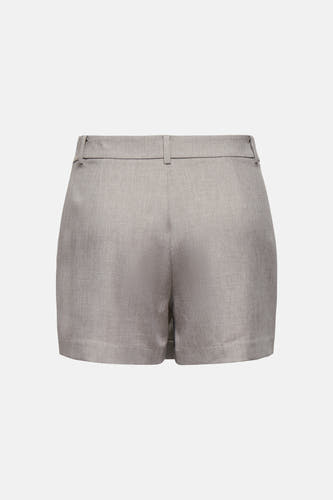 Beige short van ONLY®, achterkant, met riemlussen en een fijne geweven textuur.
