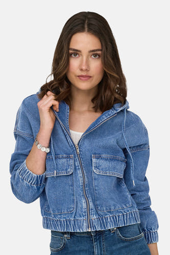 Jean en mid bleu denim ONLY, avec fermeture à glissière et poches sur la poitrine.