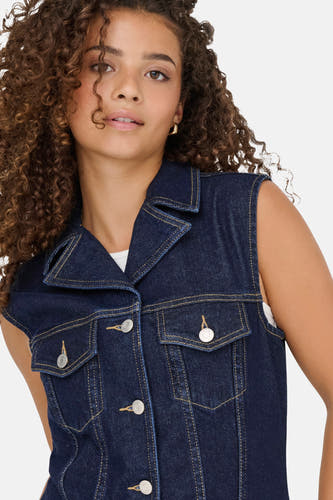 Donkerblauw denim jack zonder mouwen van ONLY, met knoopsluiting en opgestikte zakken.