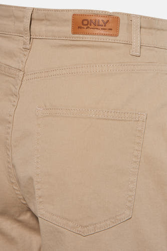 Short beige ONLY, back detail with pocket and leather brand label.