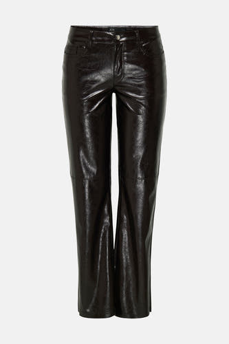 Bruine broek van JDY, met een glanzende, leerachtige textuur en rechte pijpen.