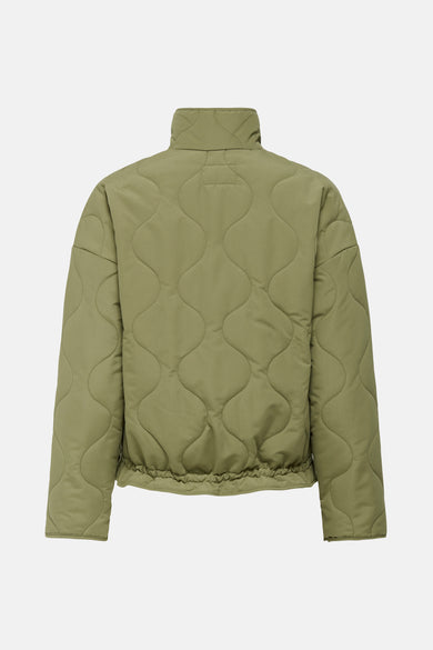 Groene korte jas van JDY, met een doorgestikt ruitpatroon en een hoge kraag, gezien vanaf de achterkant.
