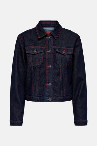 Donkerblauwe jeansjas van ONLY® met rode stiksels, knoopsluiting en borstzakken.