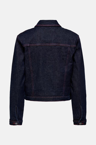 Jean de denim bleu foncé d'ONLY, avec des surpiqures rouges.