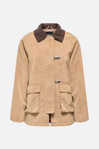 Beige korte jas van ONLY, met bruine corduroy kraag en twee zakken aan de voorkant.