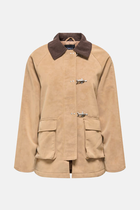 Beige korte jas van ONLY, met bruine corduroy kraag en twee zakken aan de voorkant.
