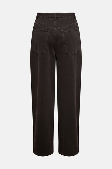 Bruine jeans van ONLY, gezien van achteren, met rechte pijpen en achterzakken.
