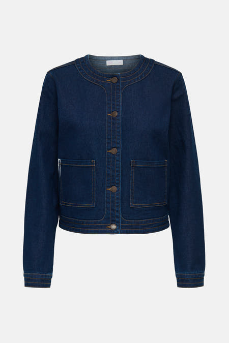 Manteau de denim bleu marine de JDY, avec des manches longues et des détails de boutons contrastants.