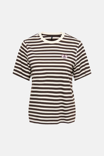 Bruine gestreepte korte mouw T-shirt van ONLY® met witte strepen en klein hartje op borst, vooruitgekeken