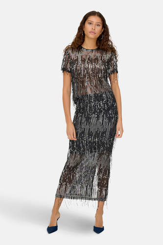 Zwarte blouse met korte mouwen van ONLY, met zilveren pailletten en franjes aan de zoom.