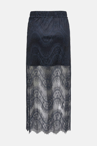 Donkerblauwe lange rok van JDY met kanten details en elastische tailleband.
