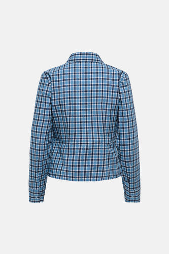 Chemise bleue à manches longues ONLY, avec un motif à carreaux bleu et noir.