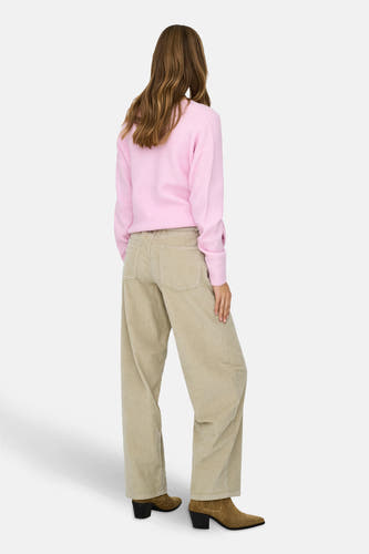 Pantalon écru de ONLY, avec des jambes larges et réalisé dans une texture côtelée.