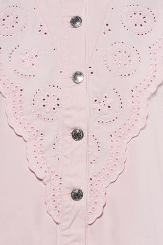Veste courte rose d'ONLY avec détails brodés et boutons argentés.