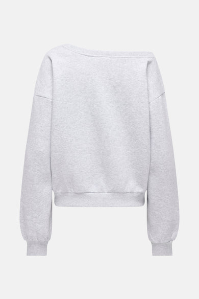 Grijze sweater van ONLY, met lange mouwen en een brede halslijn, vanuit de achterkant gezien.