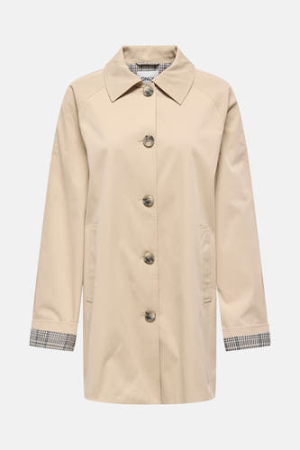 Manteau long beige de ONLY, avec fermeture à boutons et manches à motif carreaux.
