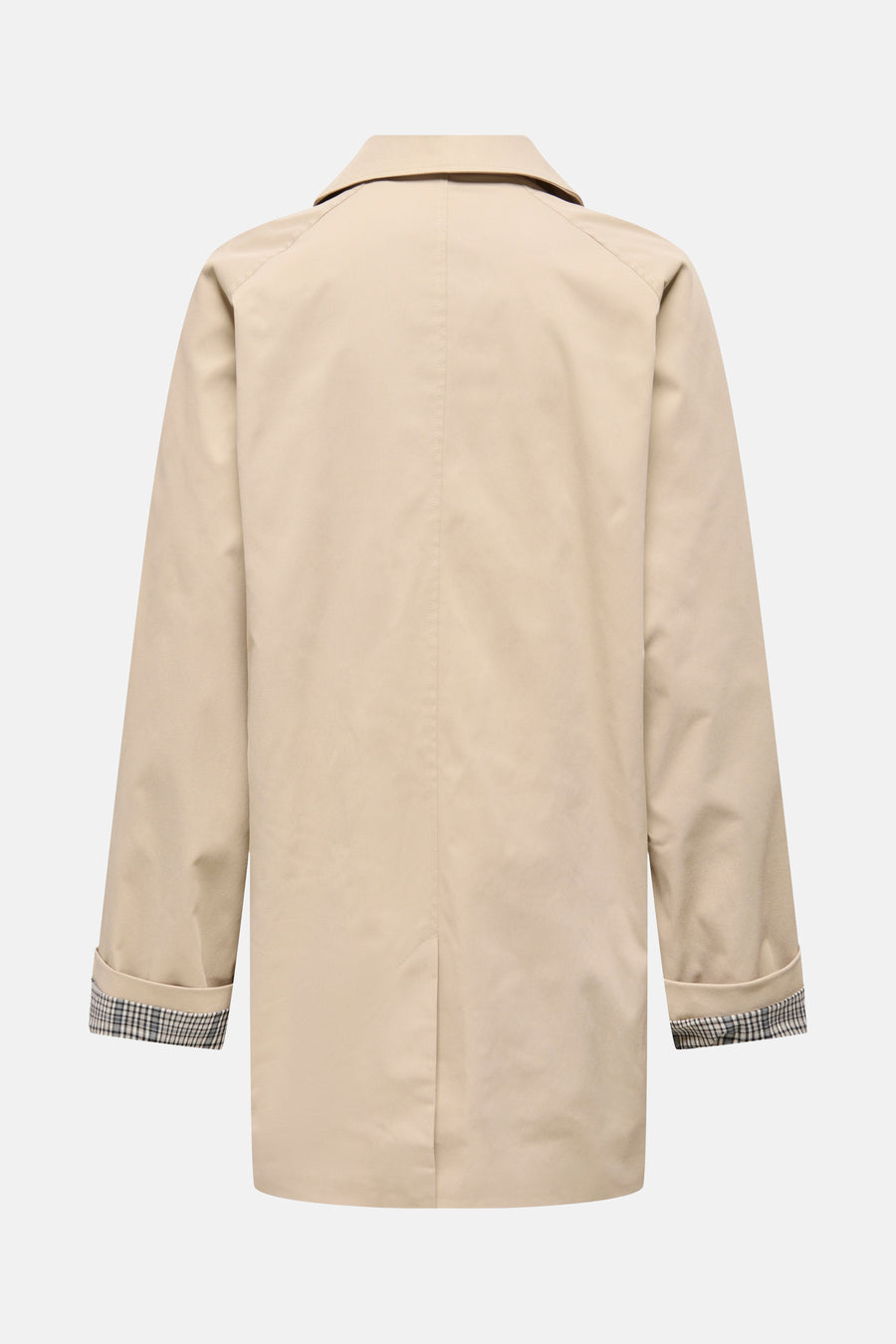 Beige lange jas van ONLY, met omgeslagen manchetten met ruitpatroon.
