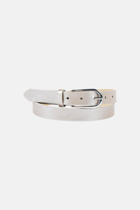 Zilveren riem van ONLY met een glanzende finish en een zilverkleurige gesp.
