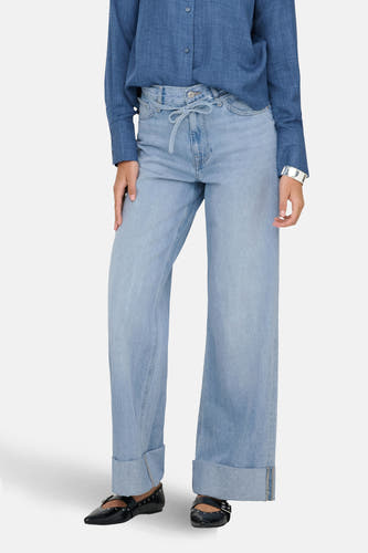 Lichtblauwe wide jeans denim van ONLY, met omgeslagen pijpen en een geknoopte tailleband.