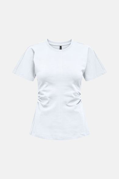 T-shirt blanc à manches courtes de ONLY, avec une légère pliure à l'arrière.