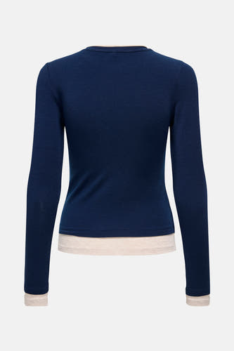 T-shirt bleu à manches longues de ONLY, avec une bande contrastante beige sur l'encolure, le bas et les poignets.