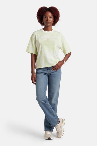 T-shirt vert à manches courtes JDY, motif rayé, à combiner avec un jean et des baskets.