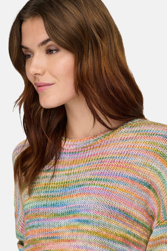 Pull multicolore à col rond de ONLY, avec un motif rayé dans des tons pastel.