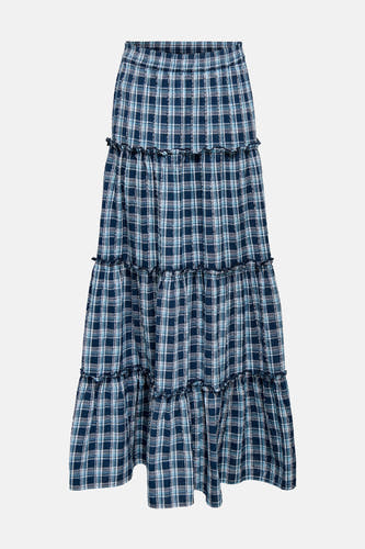 Lange blauwe rok van ONLY®, met een ruitpatroon en ruches.
