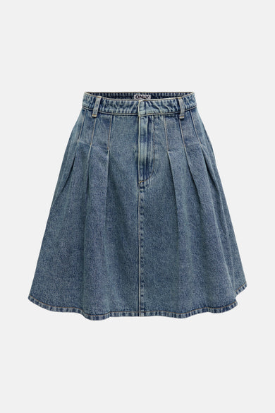 Short blue denim skirt from ONLY, with pleats and a subtle stonewash texture.