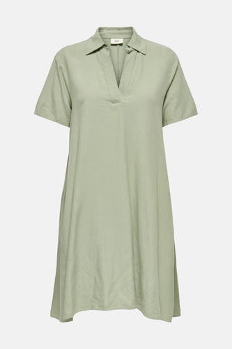 Robe verte à manches courtes de JDY, avec un col et un col en V.