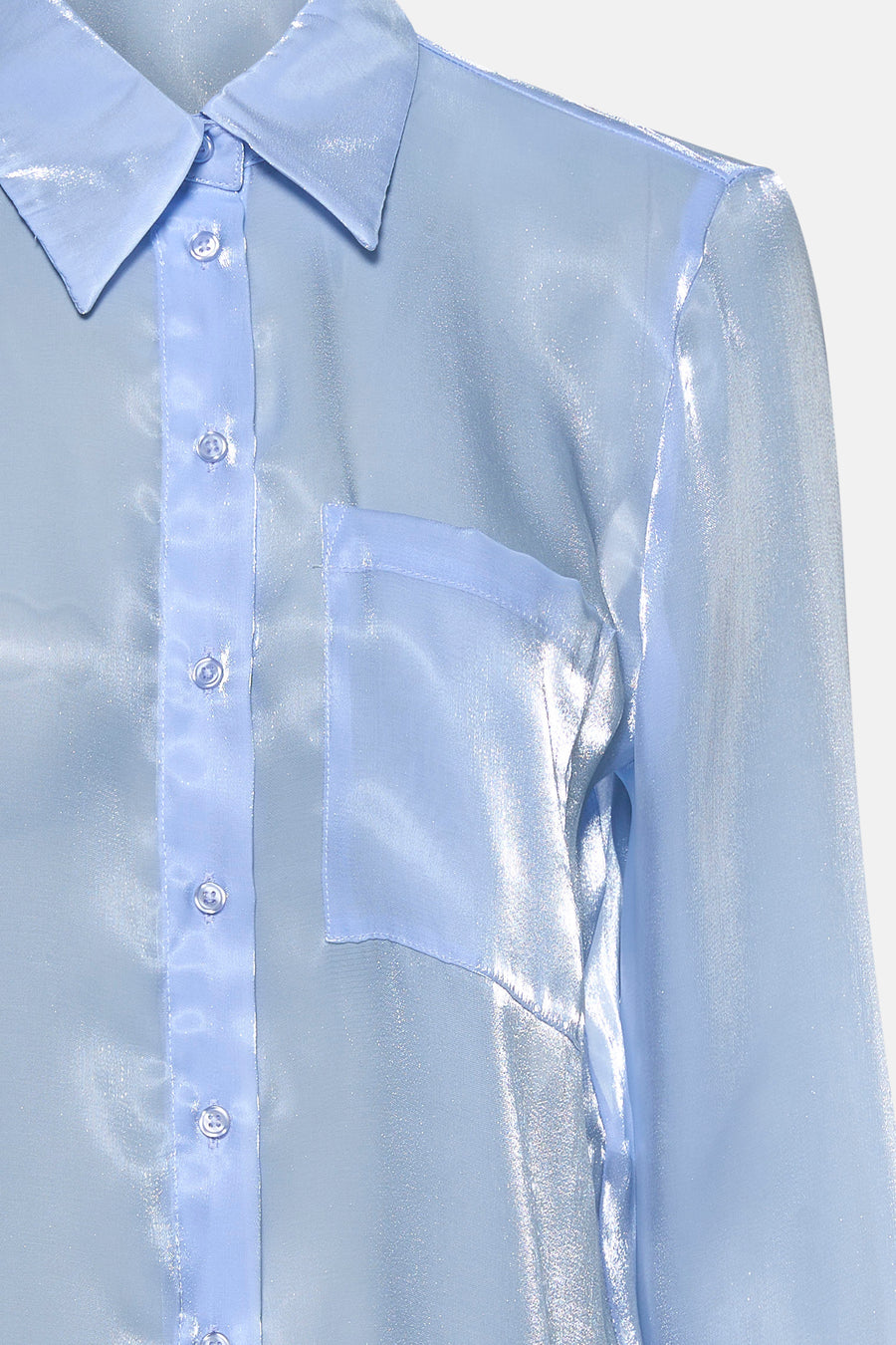 Blauw, glanzend overhemd met lange mouwen van ONLY, met een borstzak en knoopsluiting.
