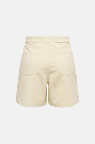 Short beige de JDY, dos avec poches plaquées et passants de ceinture.