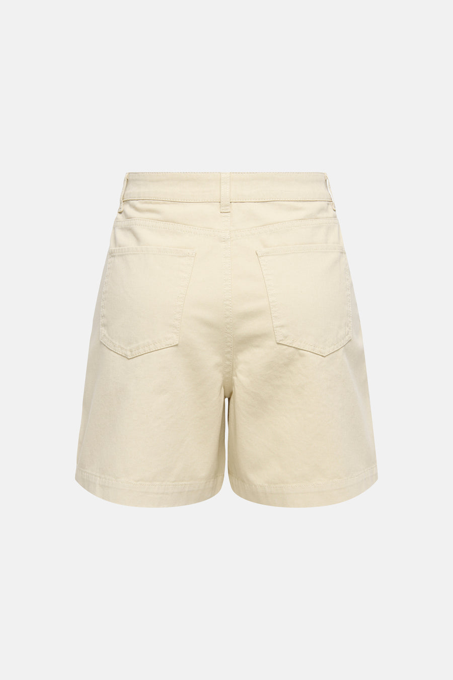 Short beige de JDY, dos avec poches plaquées et passants de ceinture.